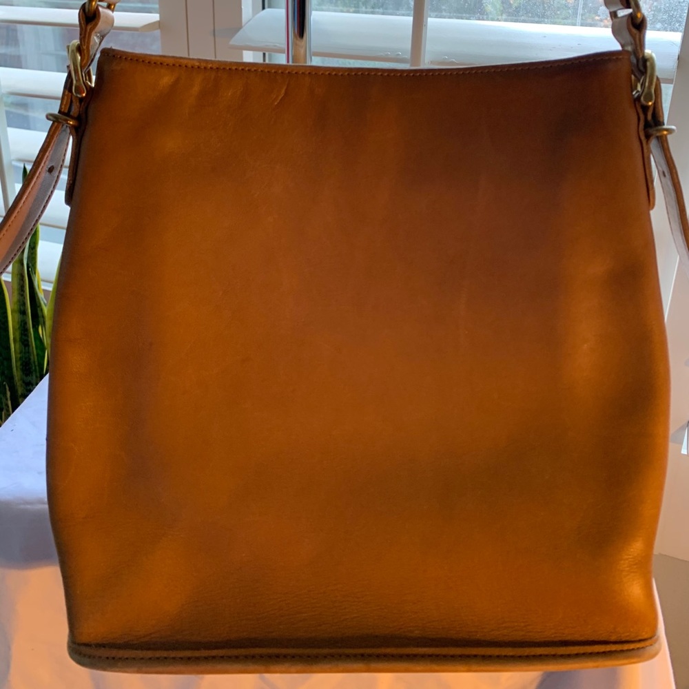 Pre loved Coach light brown shoulder bag.
